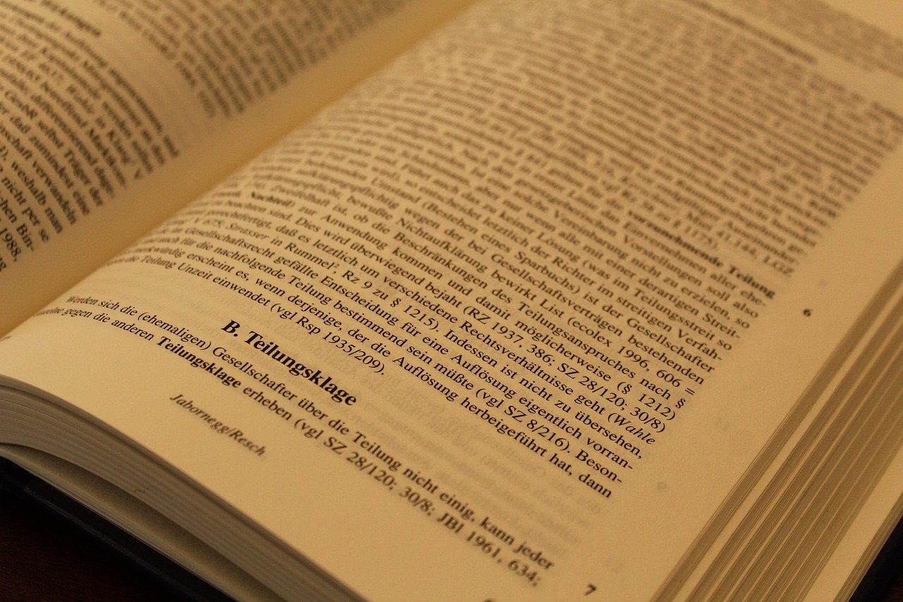 attorney-2730806_1280